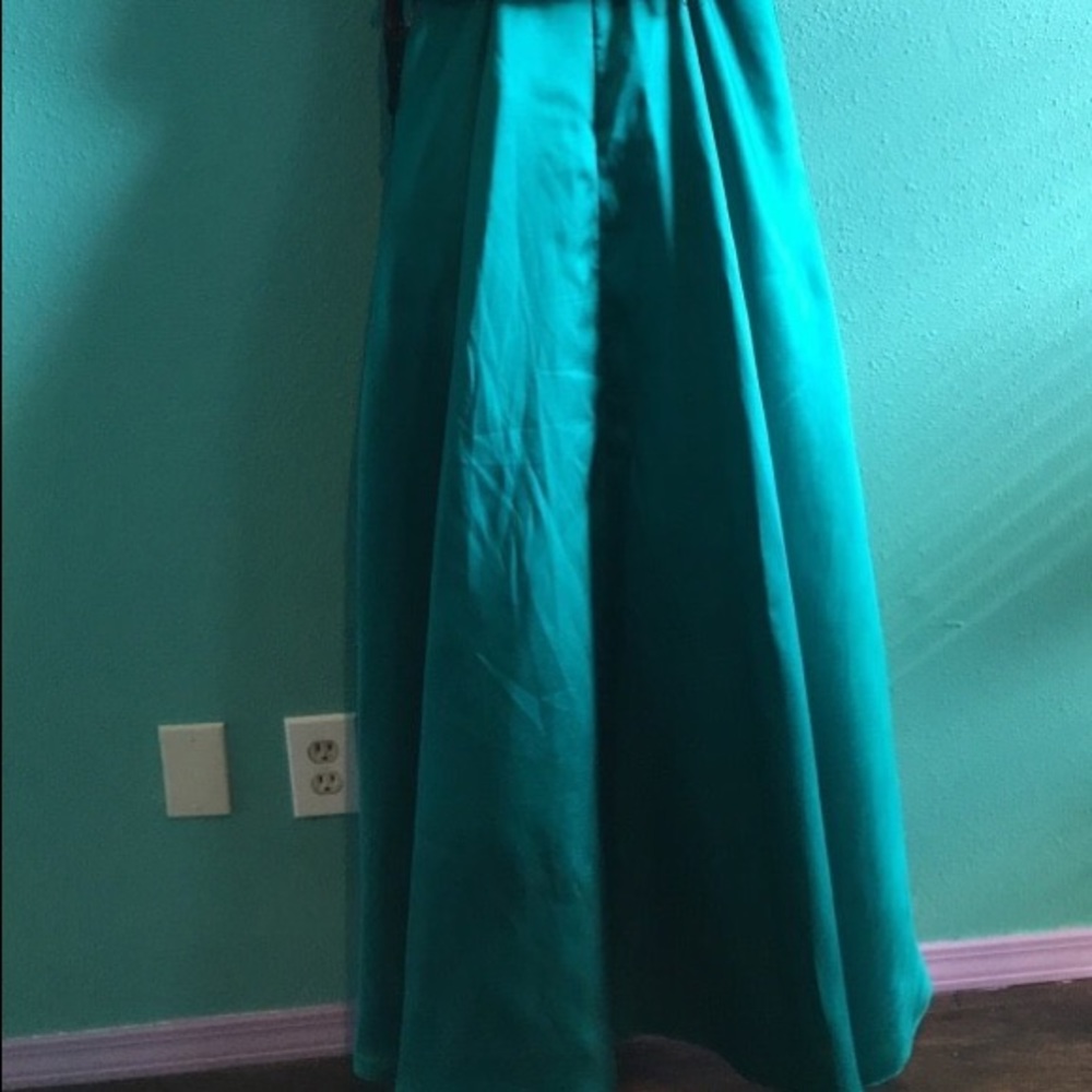 PROM DRESS - Picture 3 of 4